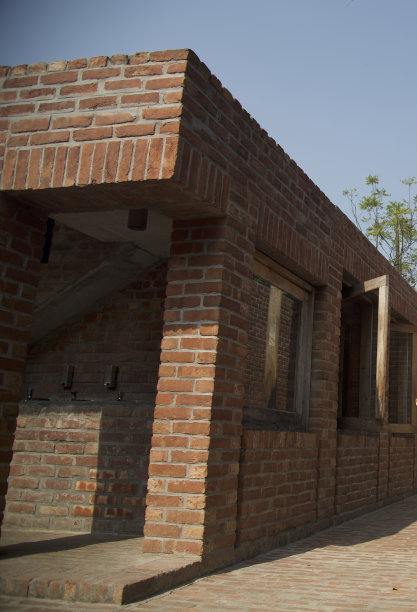 一个红砖组成的建筑部件独特的照片图片下载