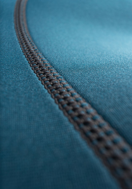 蓝色氯丁橡胶冲浪潜水服的接缝图片下载