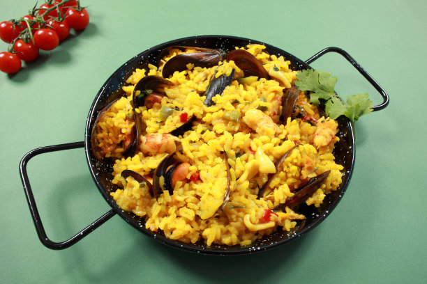 传统的西班牙海鲜饭图片下载