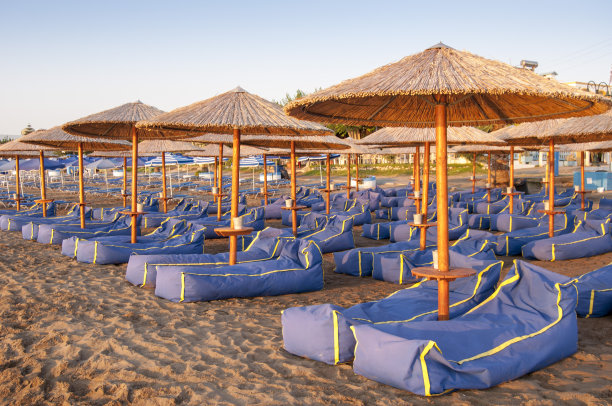 早上沙滩上空无一人图片下载