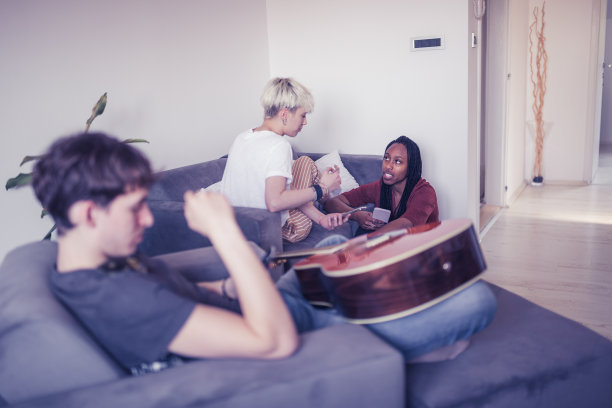 Z一代的室友，共享生活和资源图片下载