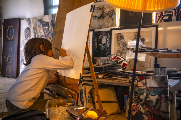 孩子喷漆车间图片下载