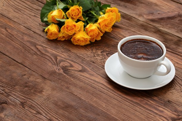 两个人喝咖啡见面是一次成功而浪漫的约会。图片下载