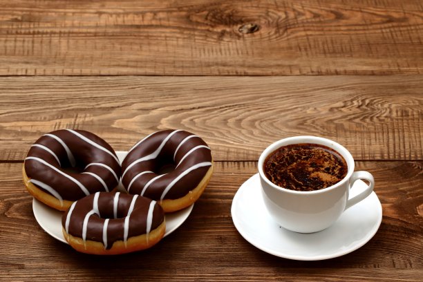 甜甜圈是一个甜甜的圆形蛋糕，中间有一个钥匙孔。图片下载