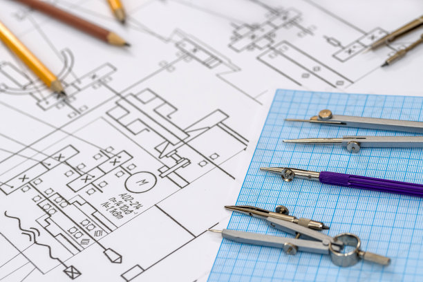 绘图工具在技术草图上靠近桌子图片下载