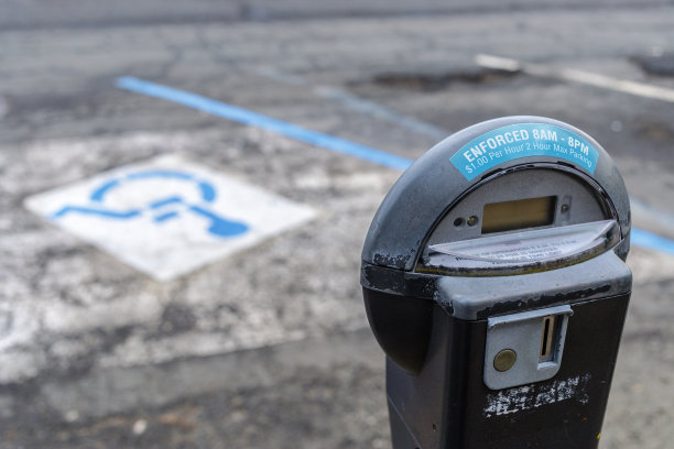 残疾人停车收费表，马马罗内克，纽约图片下载