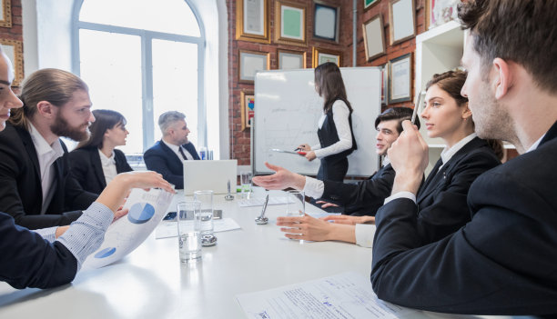 在白板上展示业务图片下载