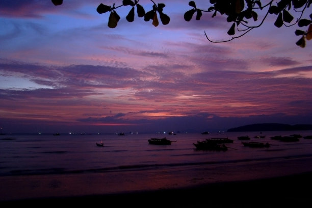 奥南海滩的黄昏图片下载