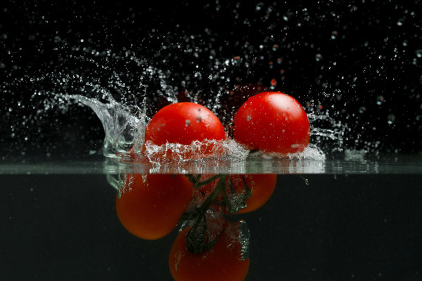 高速摄影西红柿溅水图片下载
