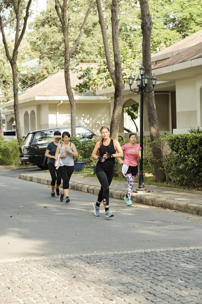 女性晨跑图片下载