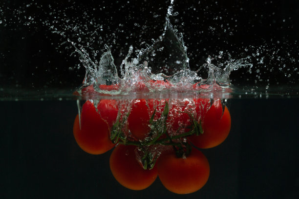 高速摄影西红柿溅水图片下载