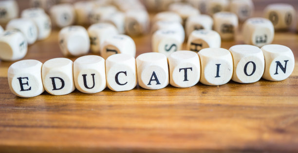 用木方书写的教育图片下载