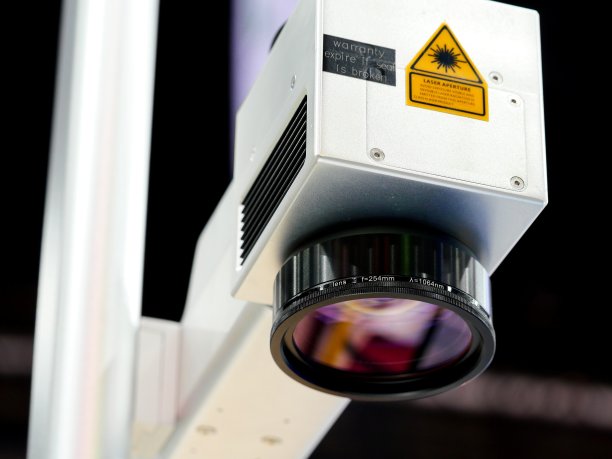 工业工厂用激光喷涂金属板材图片下载