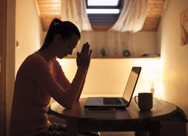 强调女人图片下载