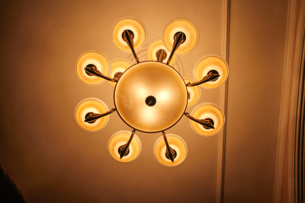 发光的吊灯灯图片下载