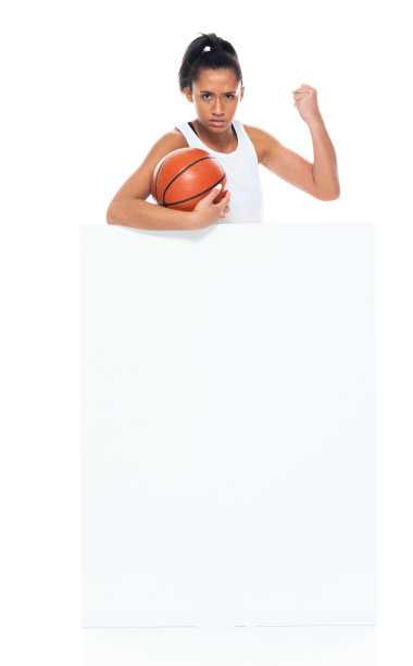 迷人的年轻非洲裔美国女性站在大布告-愤怒图片下载