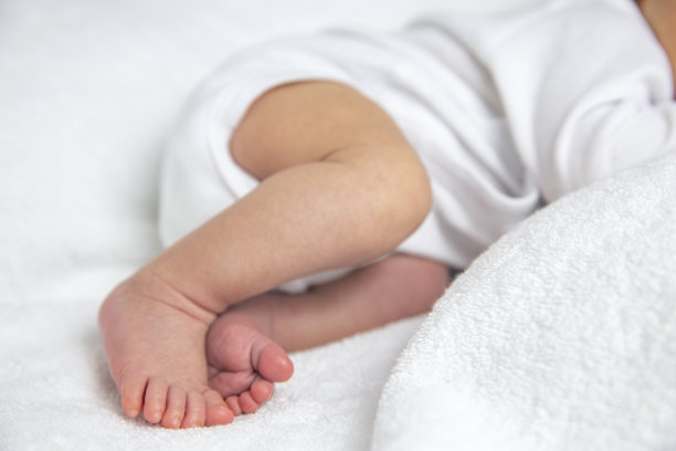 新生儿脚和腿的照片图片下载