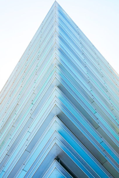 几何现代未来的钢铁和玻璃摩天大楼建筑图片下载