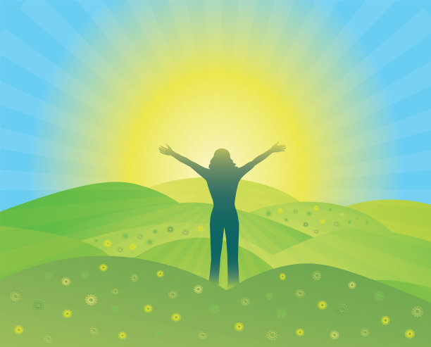 在山顶上举起双臂的自由女人图片下载
