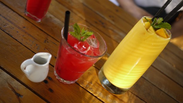 西瓜汁和芒果奶昔图片下载