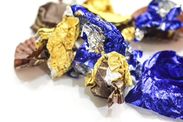 晚会结束后，吃完了糖果，装满了包装纸图片下载