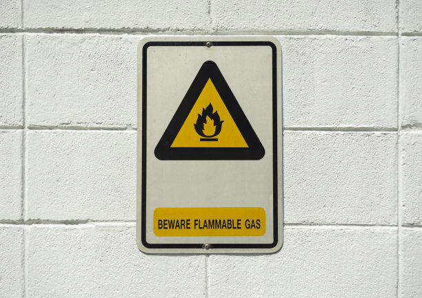 危险高压标志和背景照片图片下载