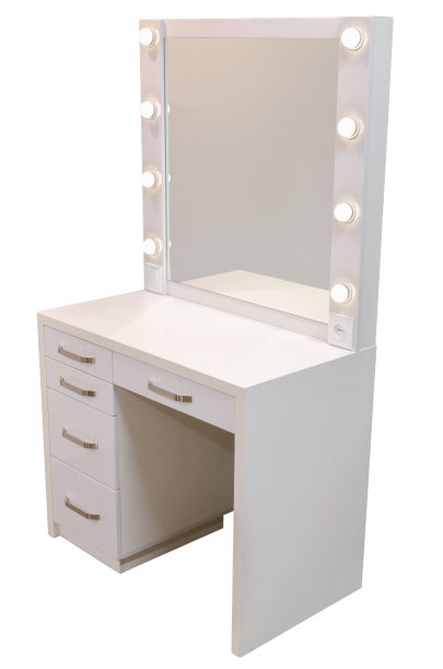 放化妆品的桌子上有一面镜子。孤立在白色背景上。文本。衣柜内部图片下载