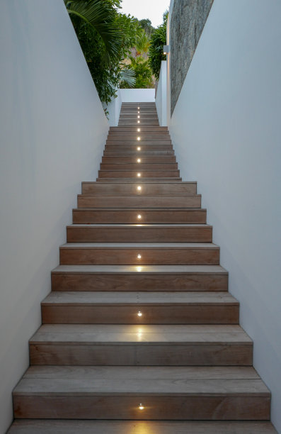 点燃的楼梯图片下载