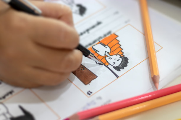 故事板绘图与铅笔创意素描卡通。故事板是一种按顺序显示的过程图像，用于预可视化电影、交互式媒体。概念草图的想法。图片下载