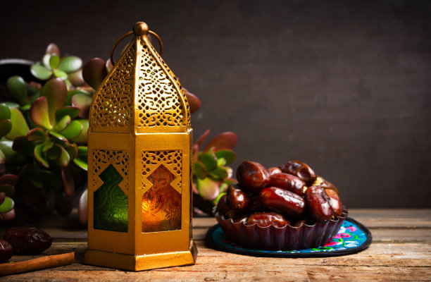日期和阿拉伯风格的灯与复制空间图片下载
