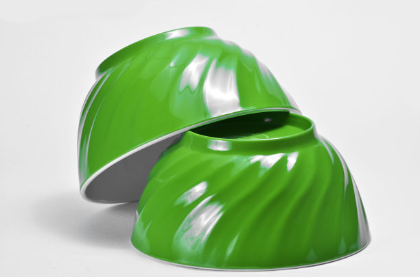 两个绿色的空塑料碗图片下载