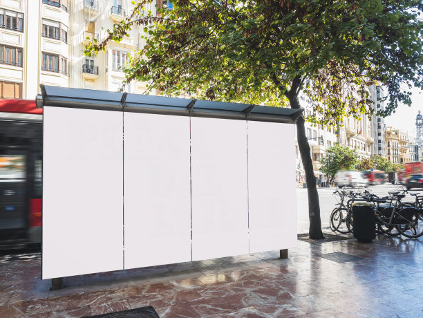 在巴士候车亭媒体户外街道模拟广告牌横幅模板图片下载