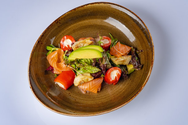 费城餐厅的鳄梨三文鱼沙拉图片下载