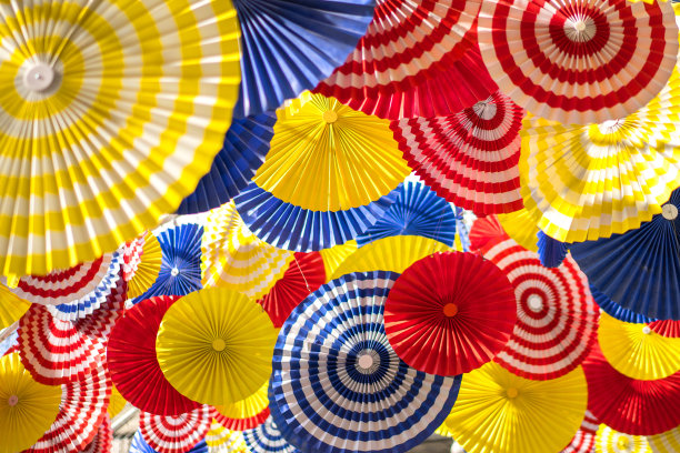 折纸多色摘要为背景。图片下载