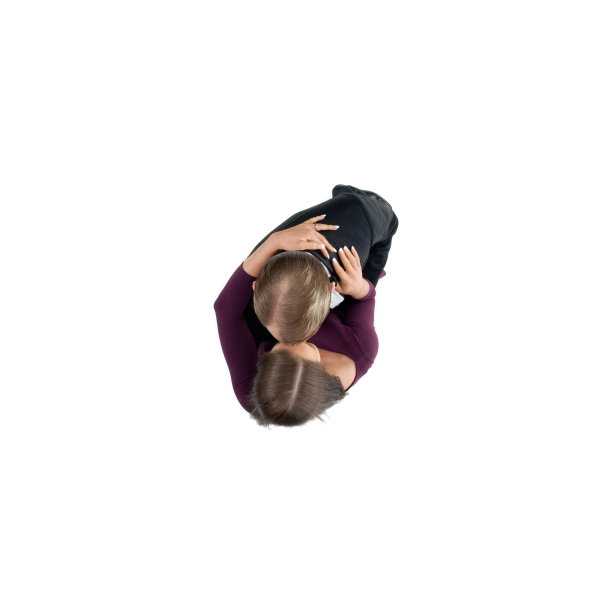 正上方的男人，一个女人拥抱图片下载