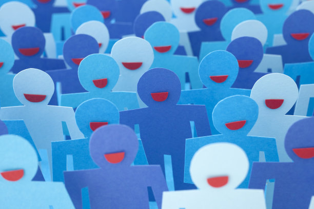 微笑着蓝色的男人图片下载