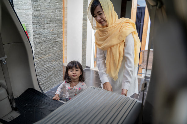 母亲和女儿度假穆斯林图片下载