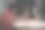周末，一对亚洲华人夫妇在家里用红酒和中国菜共进晚餐图片下载