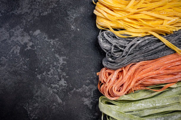 五彩缤纷的自制生意大利干面条图片下载