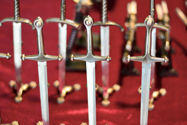 锋利锋利的剑图片下载