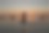 海滩上夕阳下的瑜伽女子图片下载