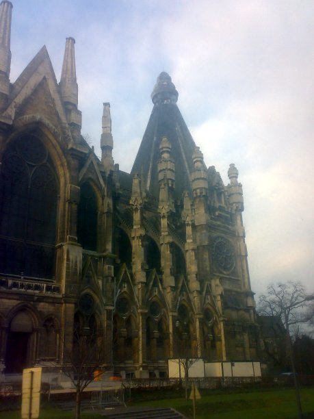 布鲁塞尔的建筑和街道上的人们图片下载