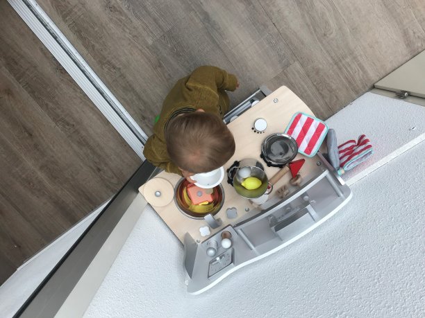 小男孩玩图片下载