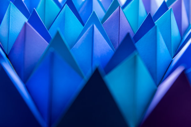 蓝色的金字塔图片下载