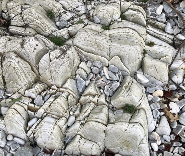 海滩上的岩石图片下载
