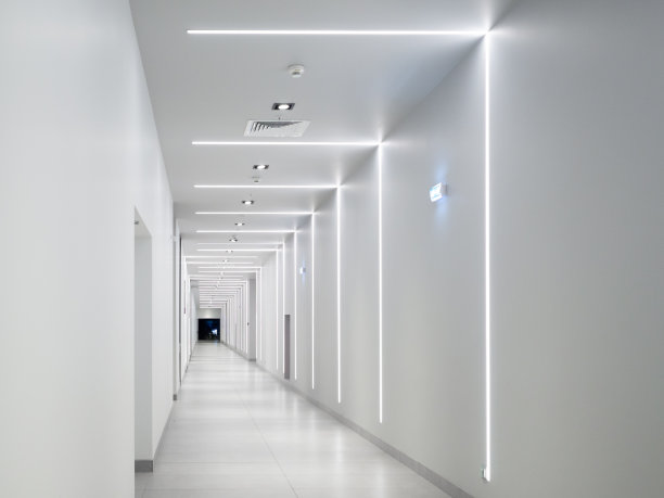 白色长隧道，LED灯照明图片下载