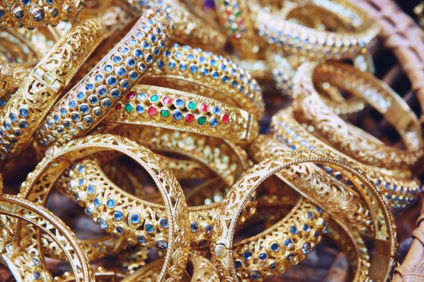 奢华的泰国古风黄金饰品与婚礼女子图片下载