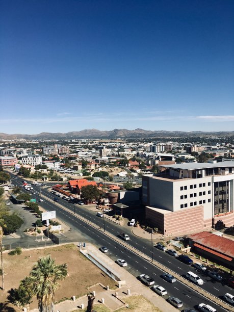 午餐时间温得和克的蓝天景色图片下载