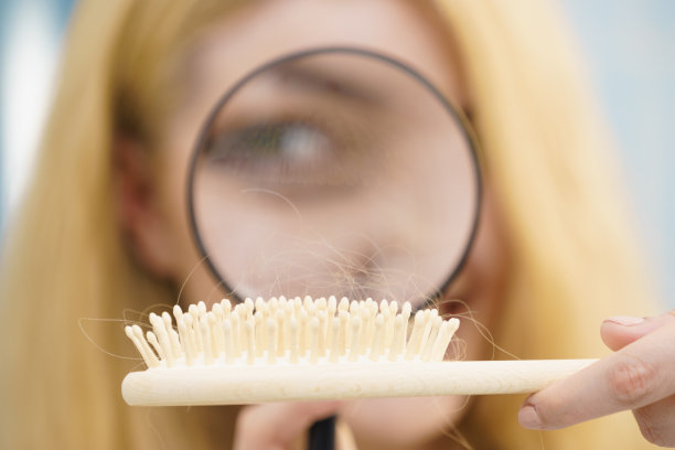 放大发刷的女人图片下载