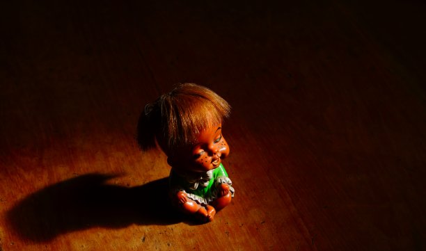 阳光普照时，快乐观念图片下载